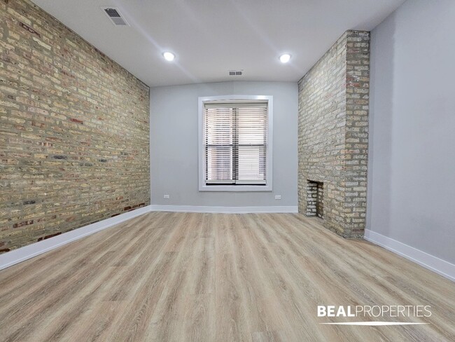 Building Photo - 428 W Belden Ave