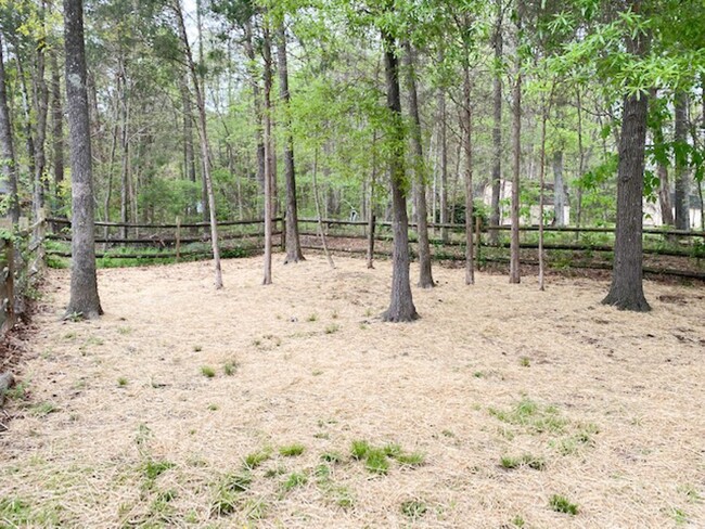 Building Photo - Quiet Neighborhood  3 bedroom, 2 bath, 1 c...