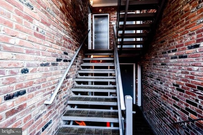 Building Photo - 1386 Bryant St NE