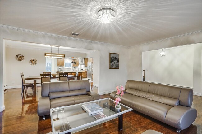 Foto del edificio - 1041 Glen Cove Ave