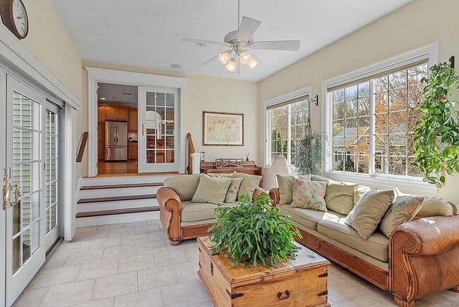 Building Photo - Spectacular 3 bedroom, 3 bath Single Famil...