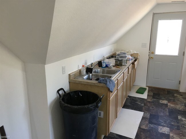 Building Photo - 1 br, 1 bath Apartment - 319 Caroline