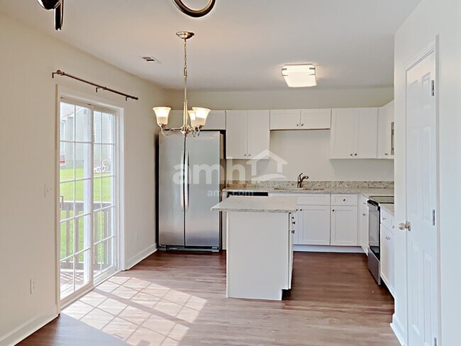 Building Photo - 6004 Crestview court