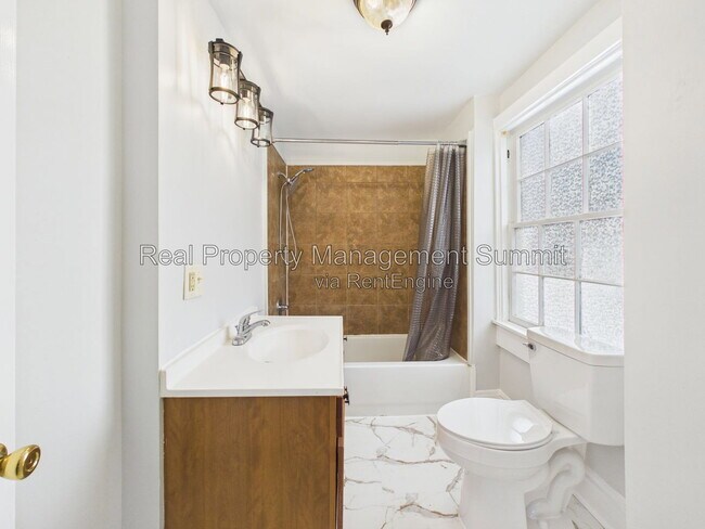 Foto del edificio - 932 W Beverley St