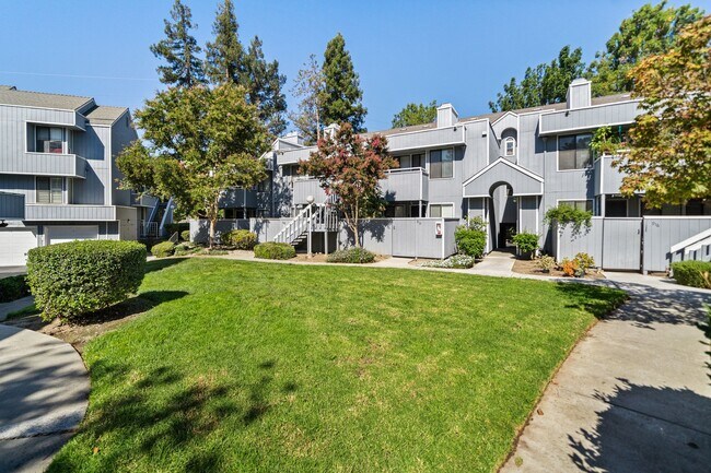 Pequeña cocina americana - 906 La Barbera Dr