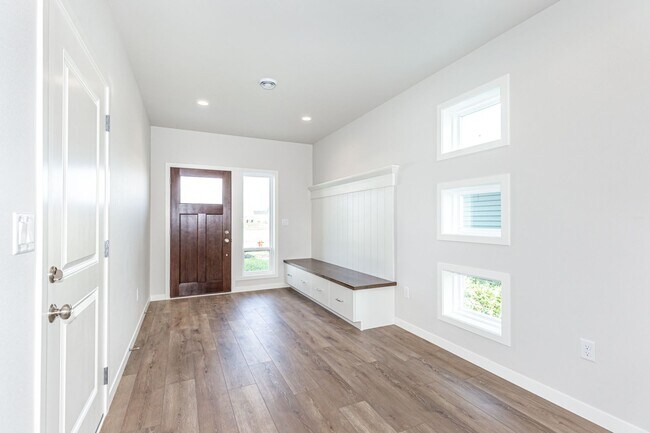 Building Photo - BRAND NEW 3 LEVEL SPLIT HOME!