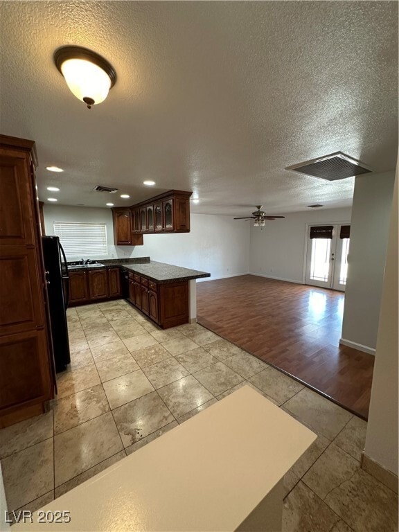 Building Photo - 260 Village Ct