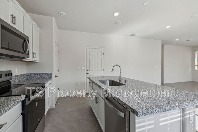Building Photo - 5041 Frisbee Dr