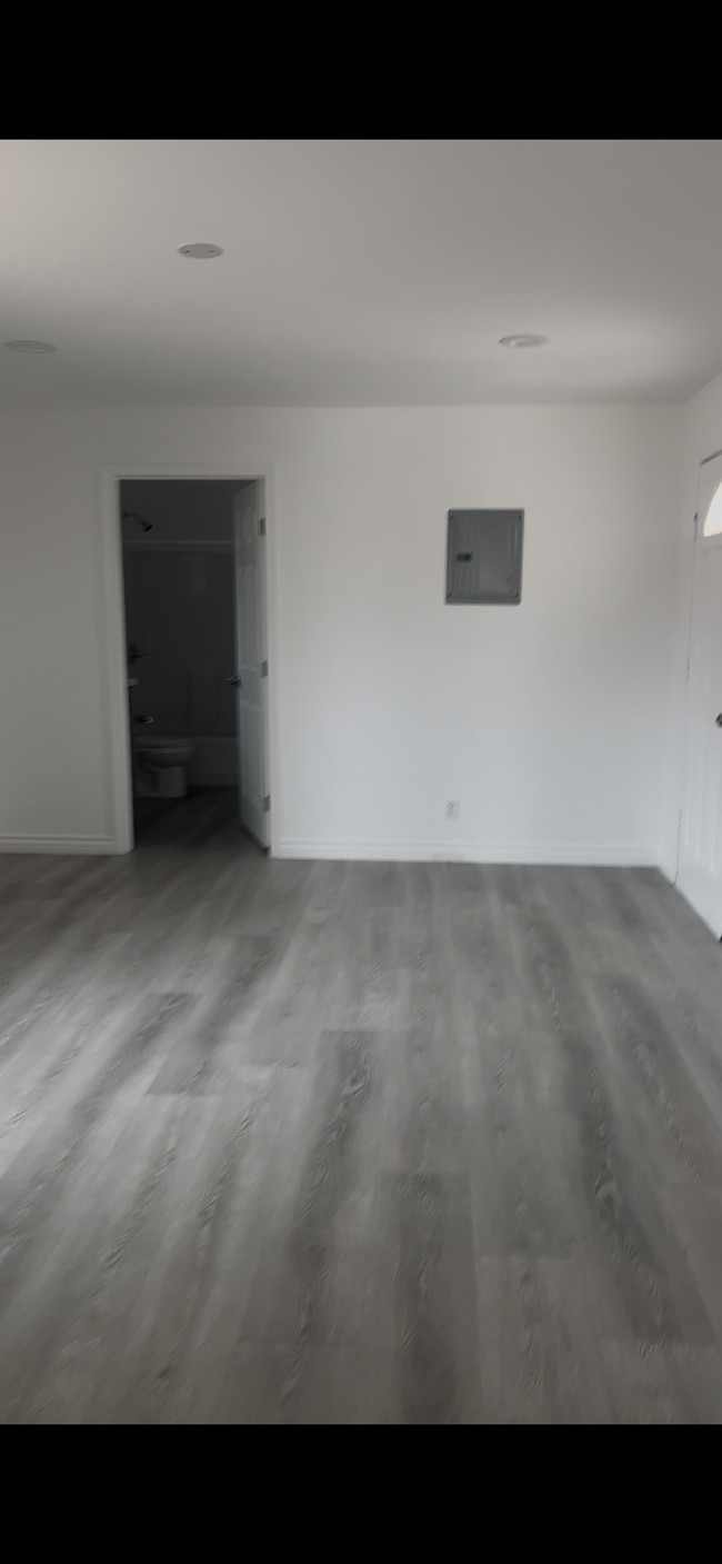 Foto del edificio - 8136 Walnut Dr