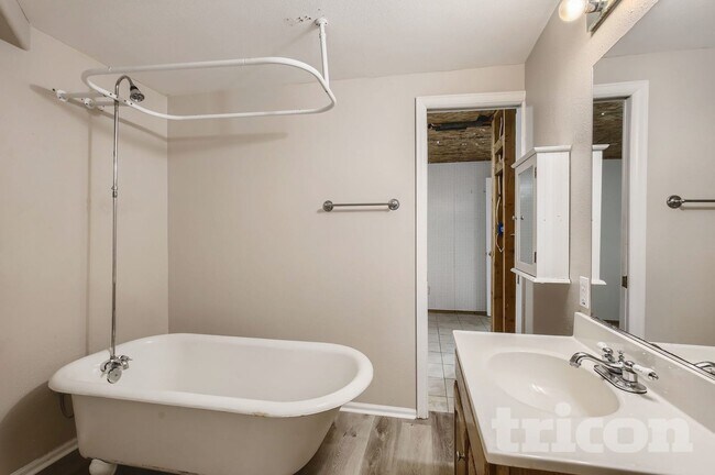 Foto del edificio - 12958 Grove Way