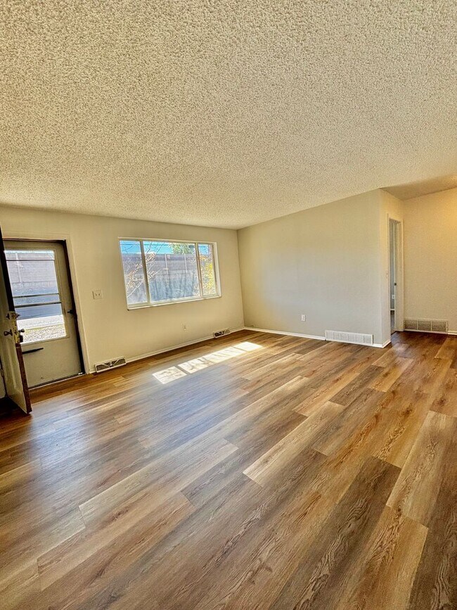 Foto del edificio - 6001-6003 West 6th Avenue