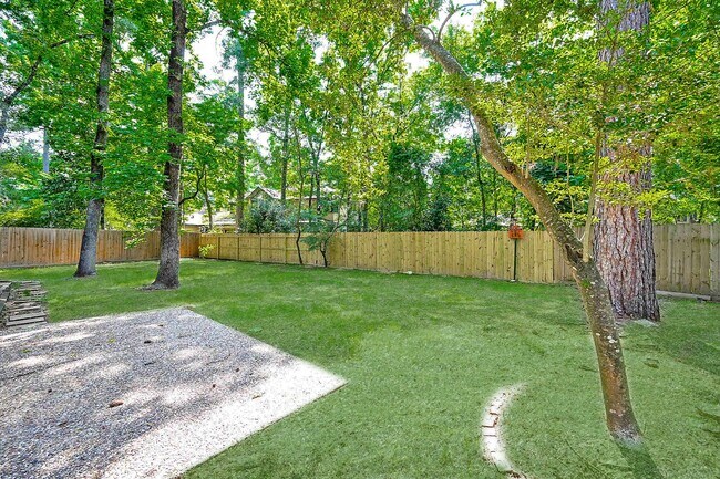 Foto del edificio - 31 Silent Brook Pl