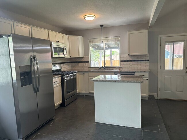 Foto del edificio - 4 Bedroom Home in North Austin!