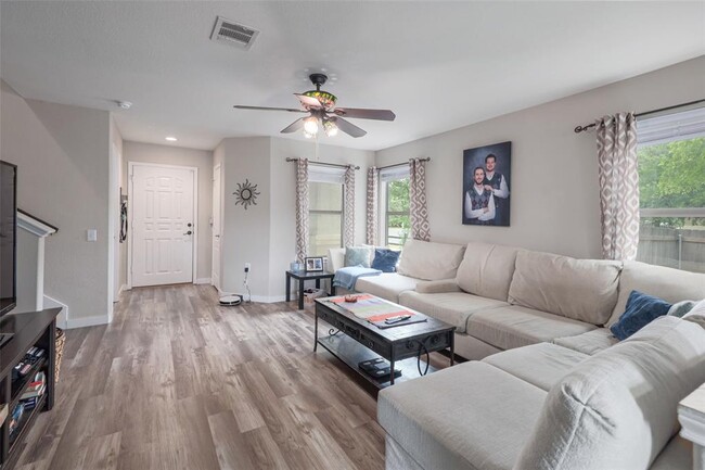 Building Photo - 5307 Viewpoint Dr