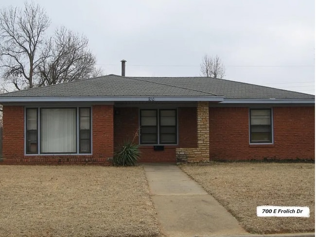 Photo - 700 Frolich Dr House