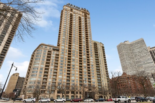 Foto del edificio - 2550 N Lakeview Ave