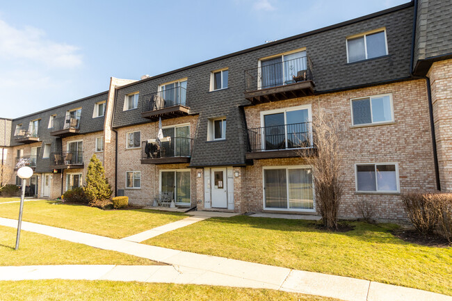 Building Photo - 9446 Bay Colony Dr