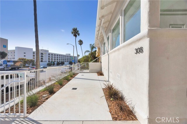 Foto del edificio - 308 N Catalina Ave