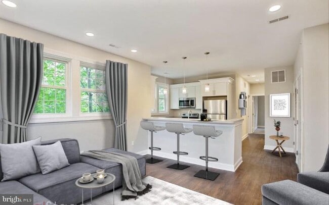 Foto del edificio - 34 Reese Ave