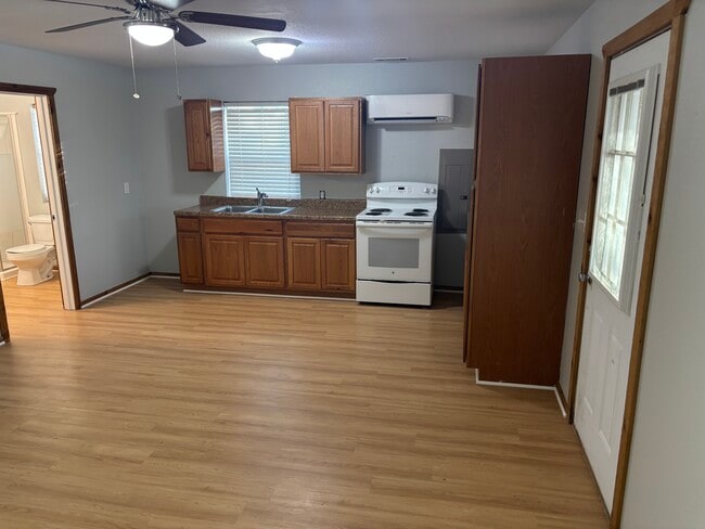 Foto del edificio - 194 N Centennial Ave