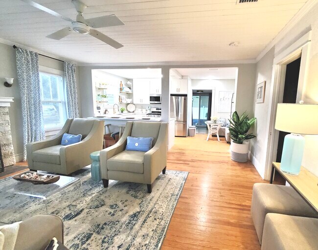 Foto del edificio - 410 N Oleander Ave