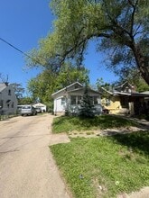 Building Photo - 2207 N Ellis St