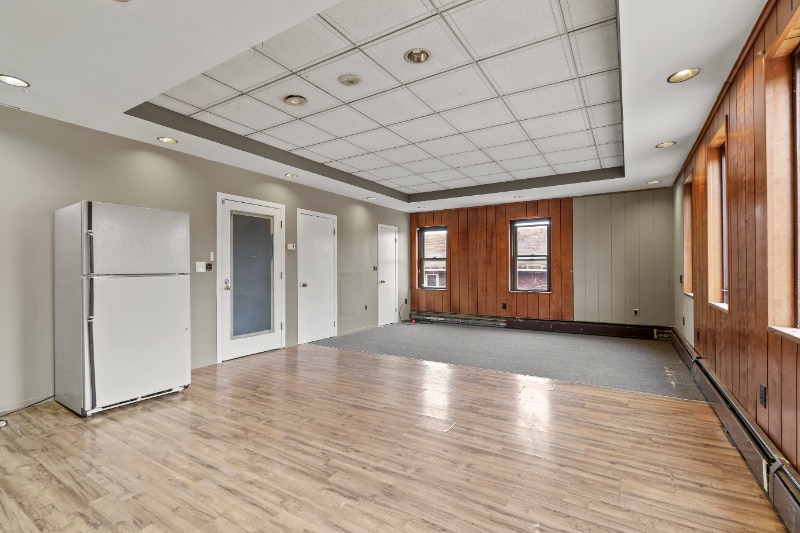 Building Photo - 129 N River St