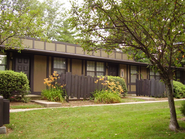 Foto del edificio - Cedarwood Apartments