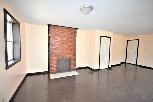 Building Photo - 603 South Ray Street