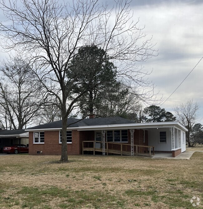 Building Photo - 1718 US Hwy 70 W