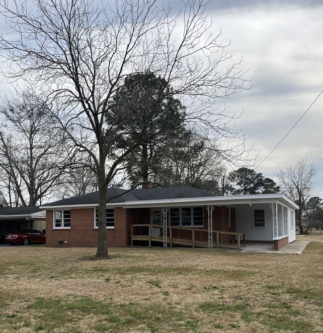 Building Photo - 1718 US Hwy 70 W