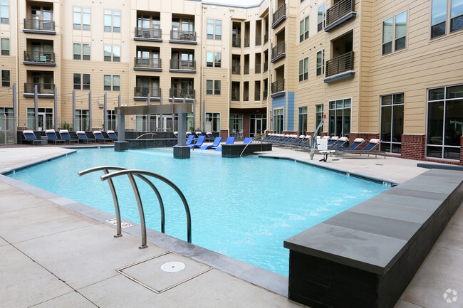 Building Photo - Evolution At Towne Centre