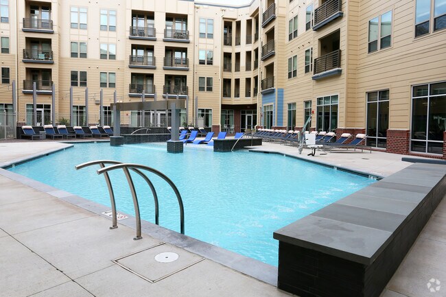 Building Photo - Evolution At Towne Centre