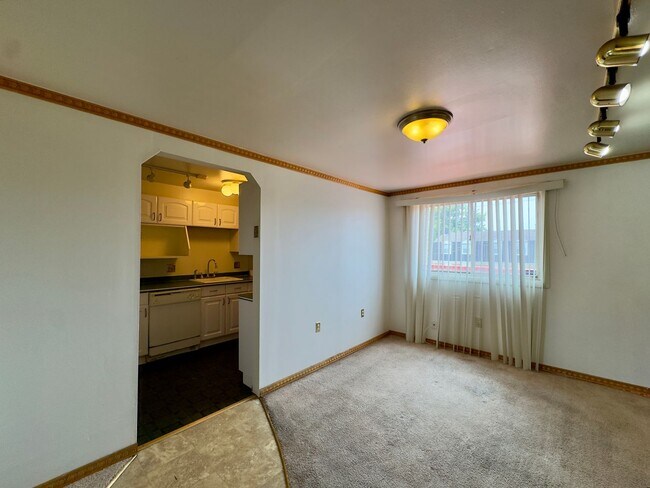 Building Photo - 5731 Denwood Ave