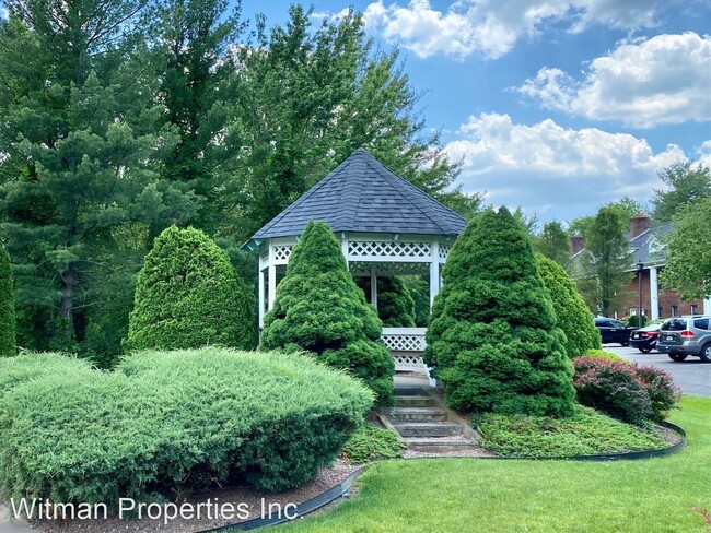 Building Photo - 2 br, 1.5 bath House - 2C Castle Hills Road