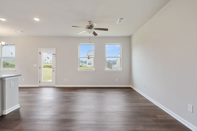 Building Photo - 4 Bed 2.5 Bath home in Gainesville! Retreat at Chicopee
