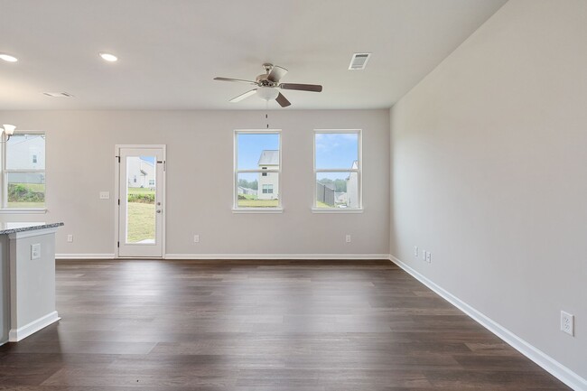 Foto del edificio - 4 bed 2.5 bath in Gainesville!