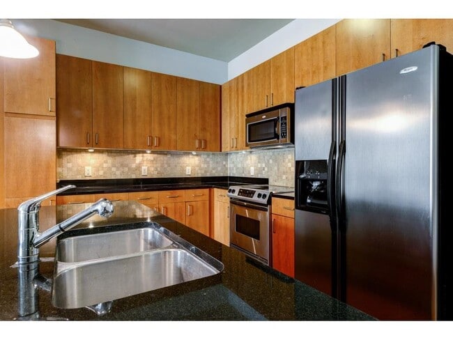 Kitchen - 711 Cosmopolitan Dr NE