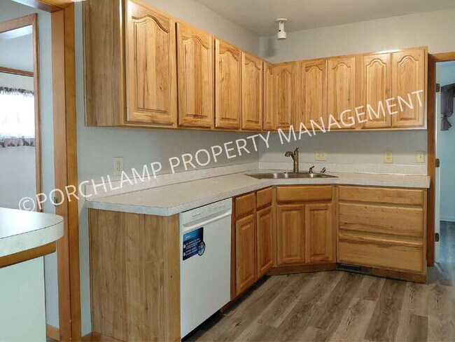 Building Photo - 2050 Letart Ave