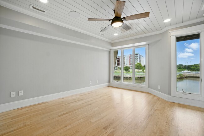 Foto del edificio - 100 Pinewood Rd