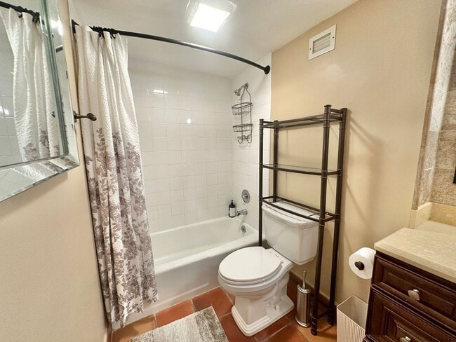 Building Photo - Furnished Studio for Rent in the iconic oceanfront Decoplage Condominium: where the ocean meets L...