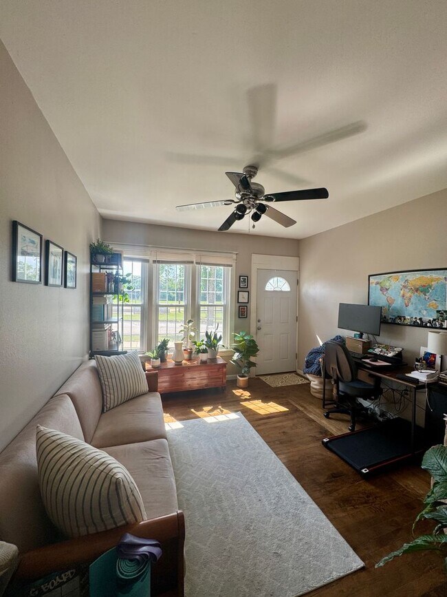 Foto del edificio - 150- 150A N 80th St., Milwaukee, WI 53213