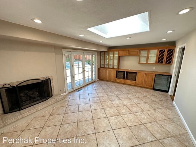 Building Photo - 4 br, 2 bath House - 629 Dolphin Drive