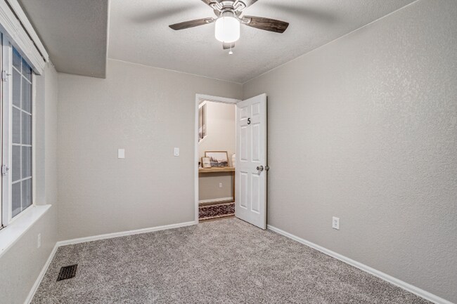 Foto del edificio - 13031 Dexter St