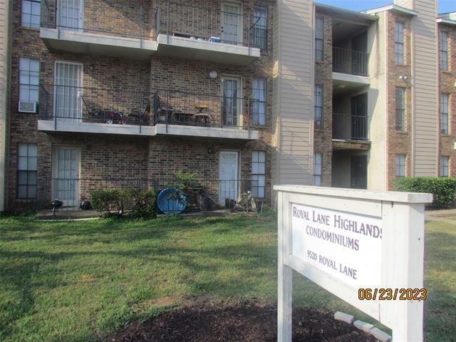 Building Photo - 9520 Royal Ln