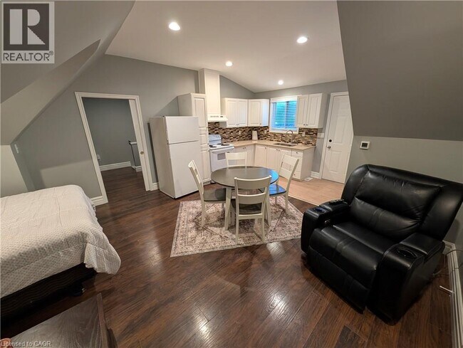 Photo du bâtiment - 166 CEDARDALE Ave