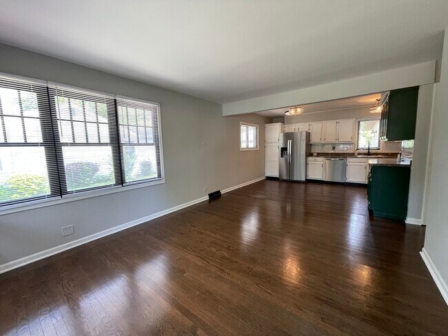 Foto del edificio - 16819 Forest View Dr