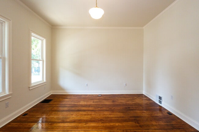 Front/Living Room - 822 Kickapoo St
