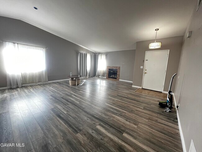Foto del edificio - 43770 Santa Rosa Cir