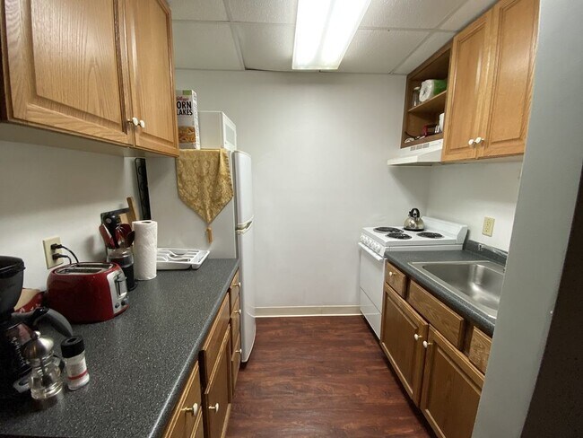 Kitchen - 4239 E Genesee Street Rd